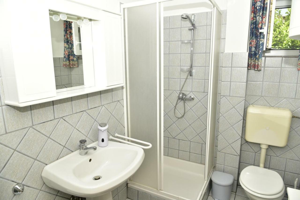 Apartment Blumen Oase Malinska Exterior photo