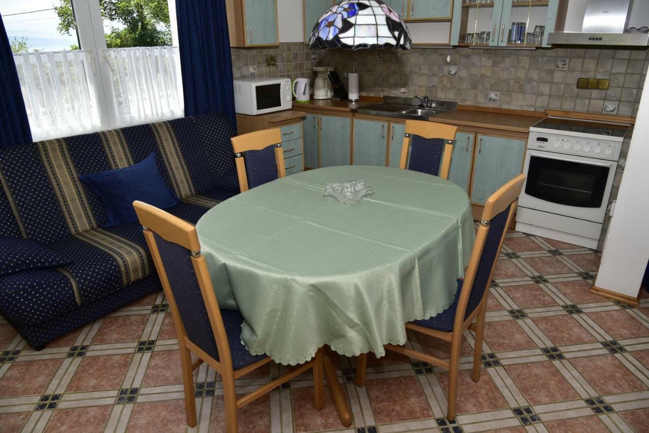Apartment Blumen Oase Malinska Exterior photo